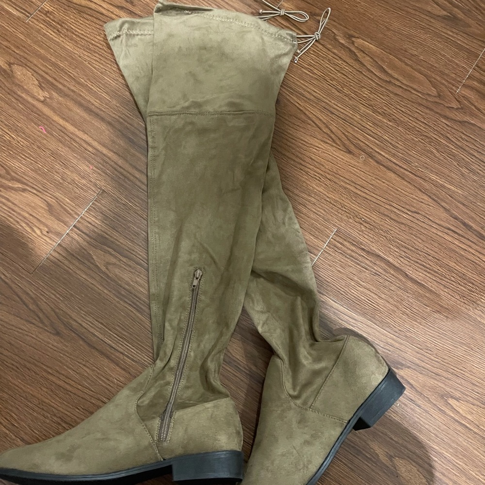 Over the knees boot